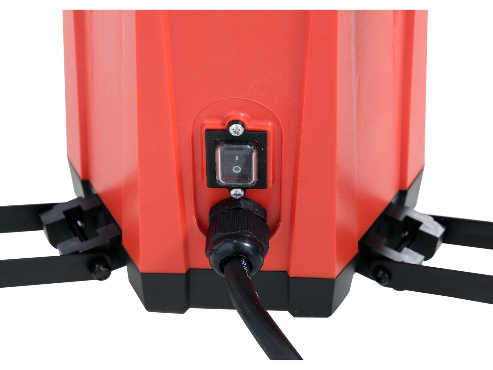 Pildil on YATO töövalgusti, millel on sisse-välja lüliti ja toitejuhe.