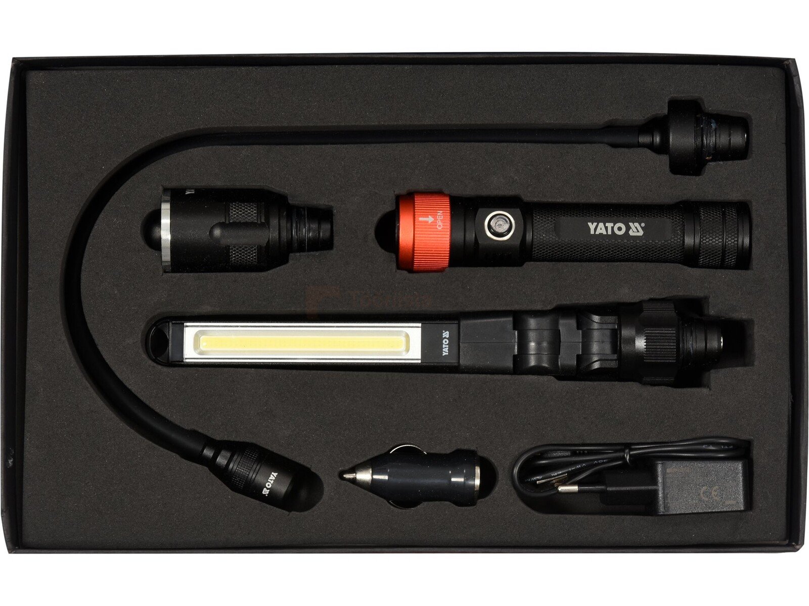 Pildil on YATO LED töövalgusti 380lm 3IN1 komplekt, mis sisaldab erinevaid valgustuspeade ja laadijaga tööriistu.