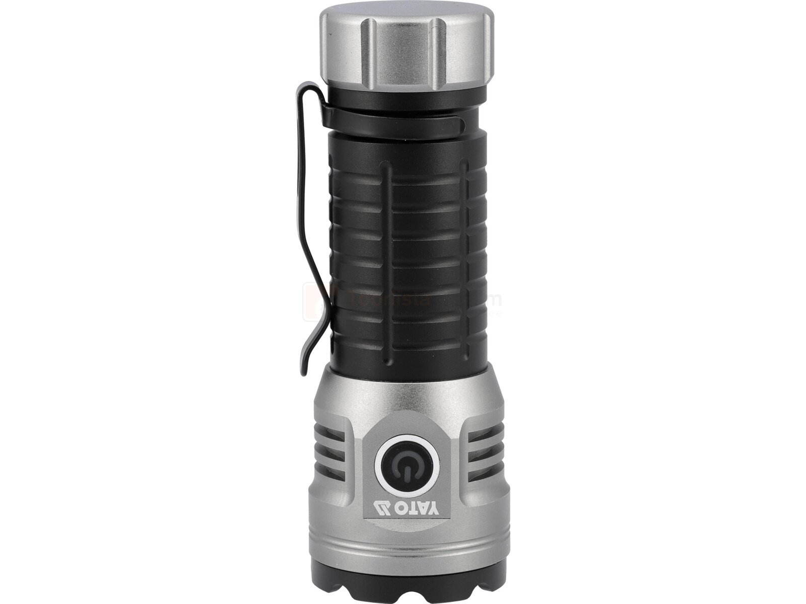 Pildil on Yato laetav taskulamp, millel on must korpus, hõbedane pea ja põhi ning külge kinnitatud klamber.