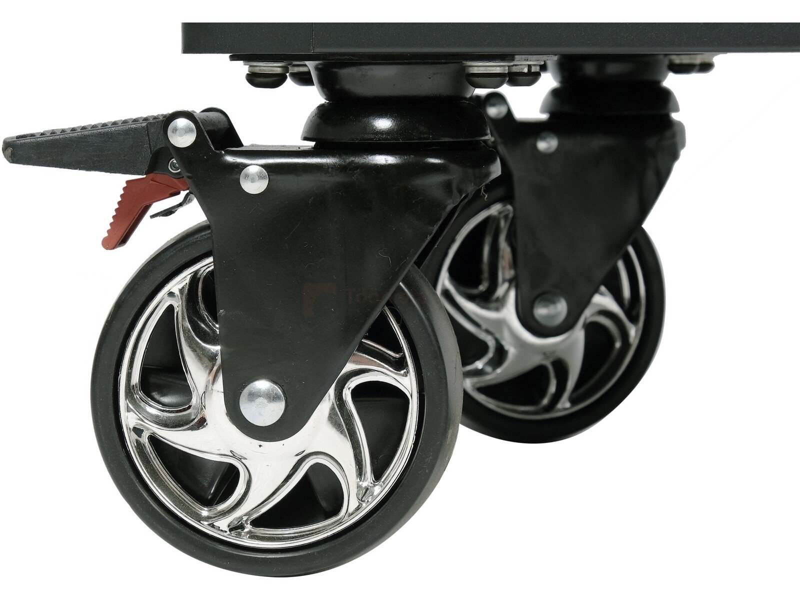 Pildil on näha YATO tööriistakäru rattaid, millel on pidur ja mis on kinnitatud musta värvi aluse külge.