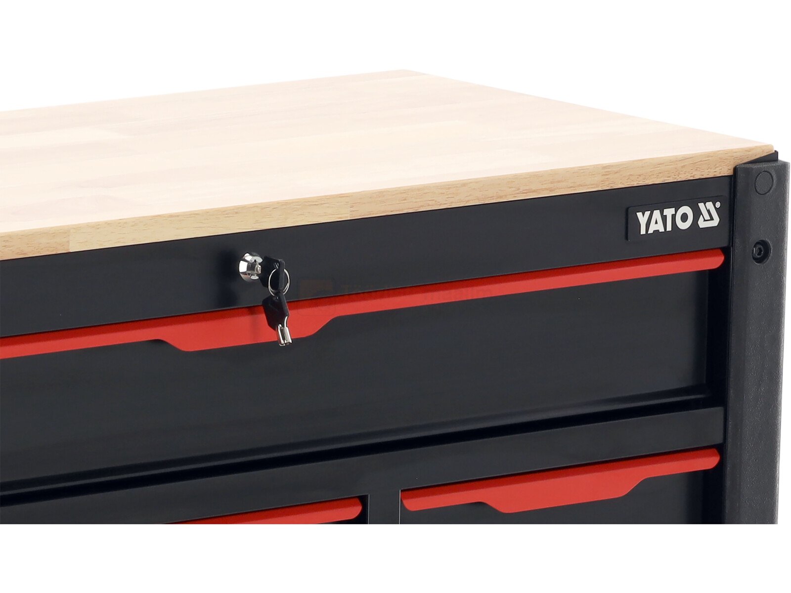 Pildil on musta värvi Yato tööriistakapi 12 sahtliga osa, millel on punaste detailidega sahtlid ja puidust tööpind.