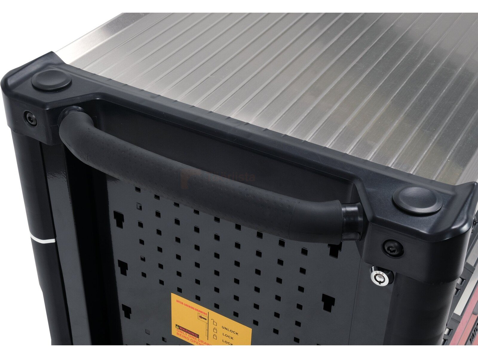 Pildil on näha YATO tööriistakäru osa, millel on must käepide ja metallist pealispind.