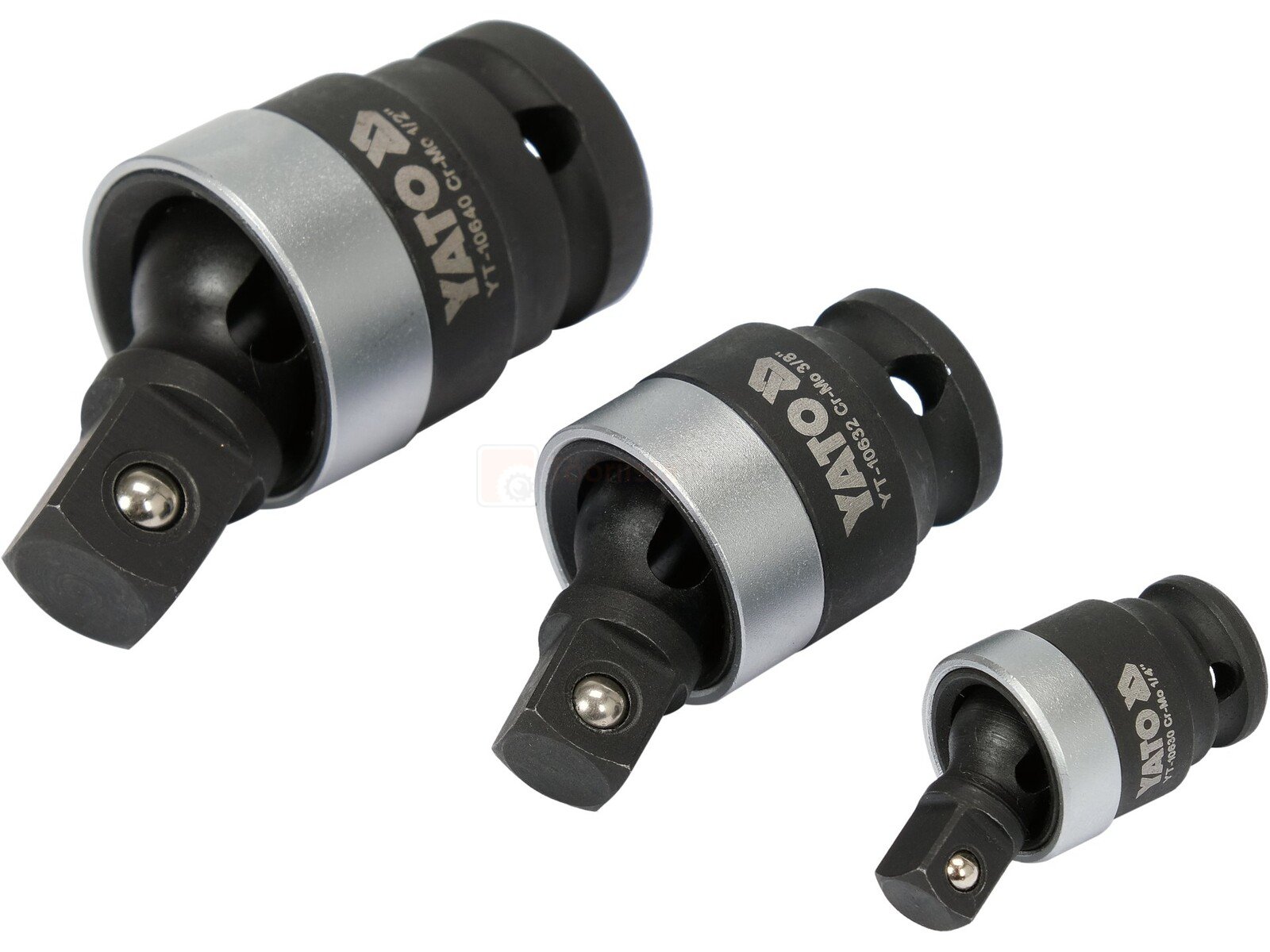 Pildil on Yato löökkardaanide komplekt, mis sisaldab kolme erineva suurusega kardaanliigendit: 1/4", 3/8" ja 1/2".