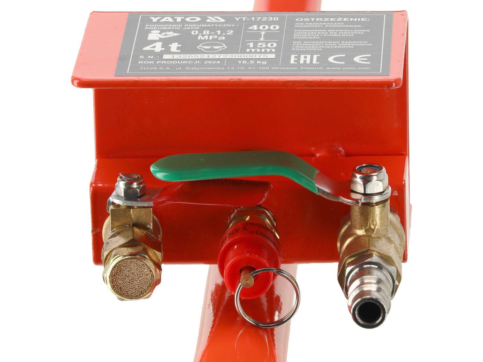 Pildil on Yato pika käepidemega pneumaatiline tungraud 4 T, millel on näha punane korpus, juhtnupud ja tehniline silt.