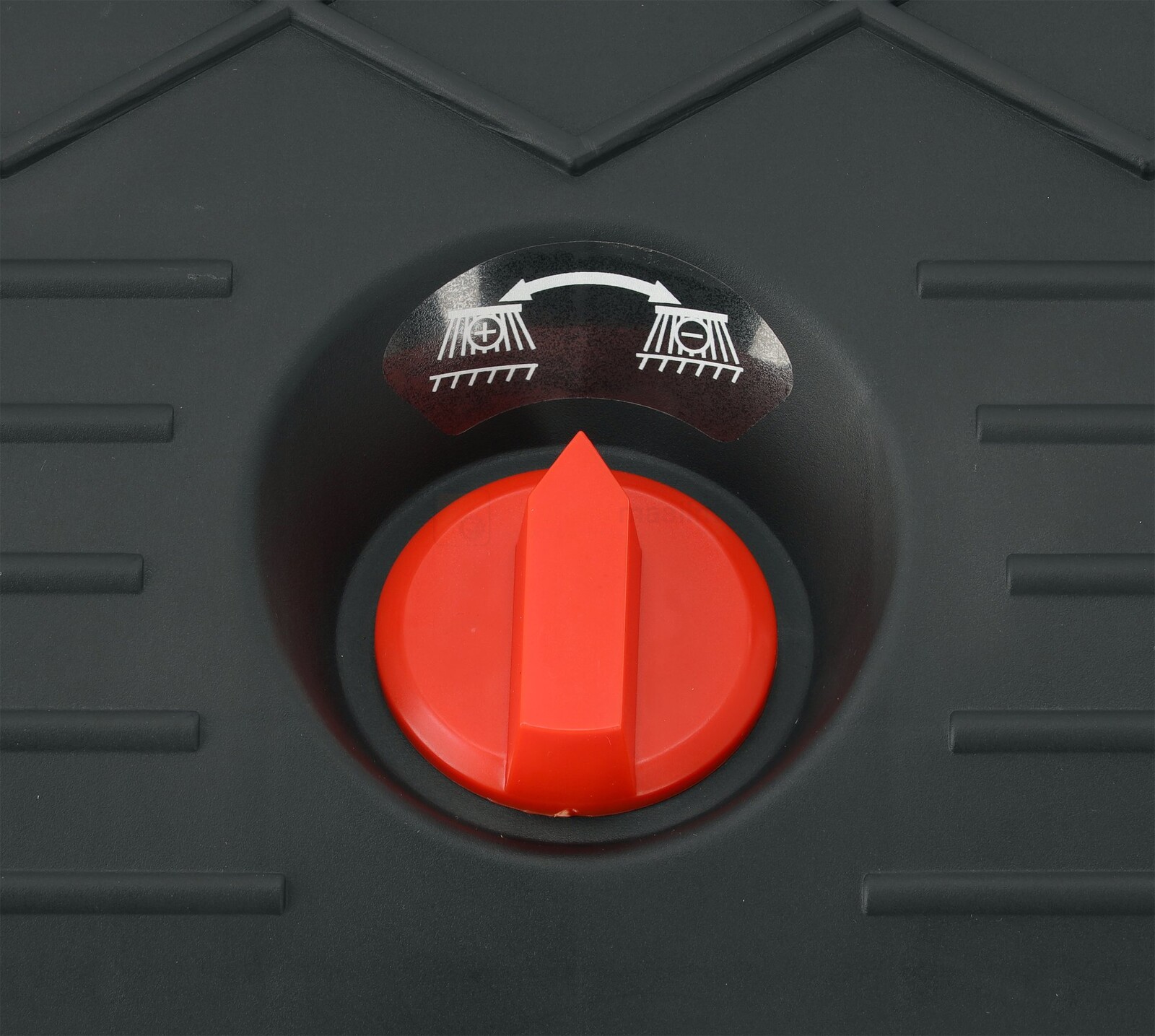 Pildil on YATO kuivpühkimismasina 750 mm otsikute suunamise nupp, mis näitab erinevaid pihustusrežiime.