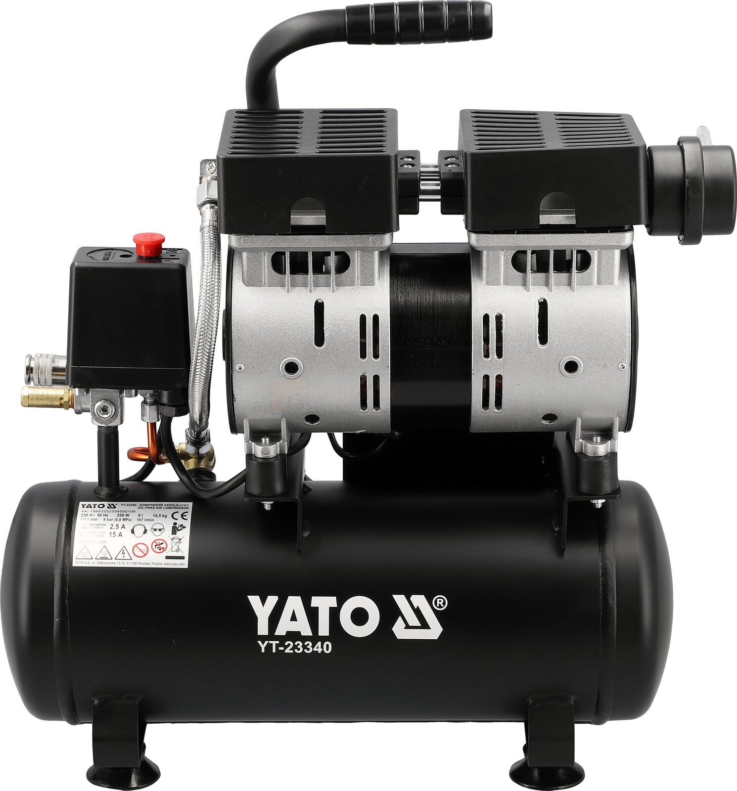Pildil on must Yato vaikne õlivaba kolbkompressor mahuga 6 liitrit, millel on kaks mootorit ja must paak.