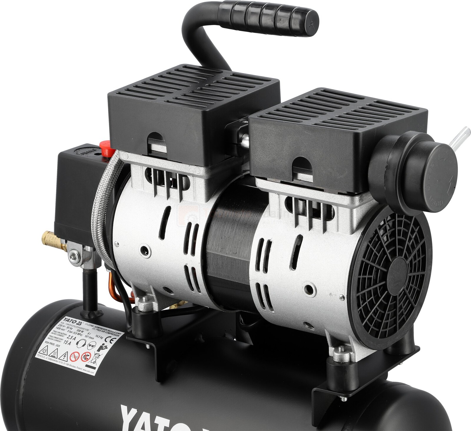Pildil on Yato vaikne õlivaba kolbkompressor, millel on kaks kompressoripead, must mahuti ja kandekäepide.