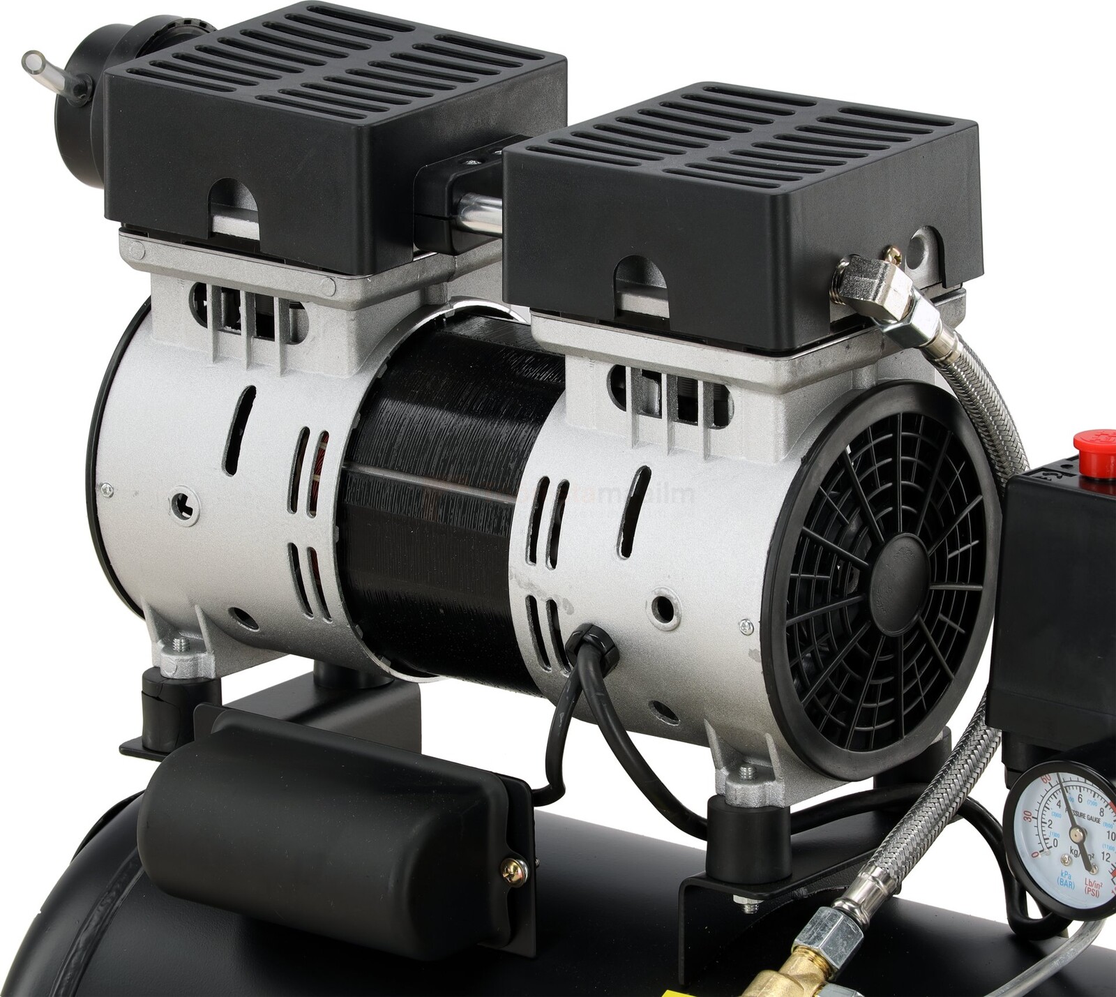 Pildil on näha YATO kolbkompressor 24 l koos kahe silindriga ja jahutusradiaatoritega.