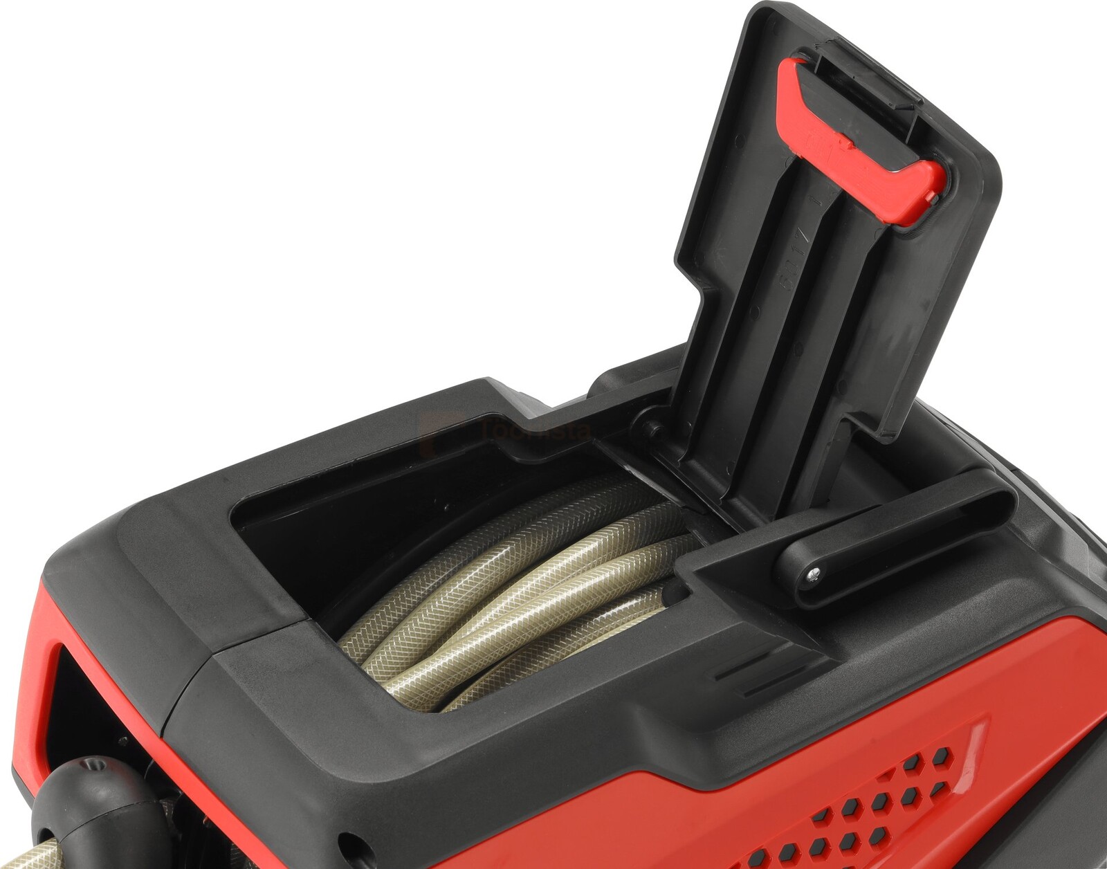 Pildil on näha YATO voolikupooli, millel on avatud kaas, et näidata sees olevat voolikut.