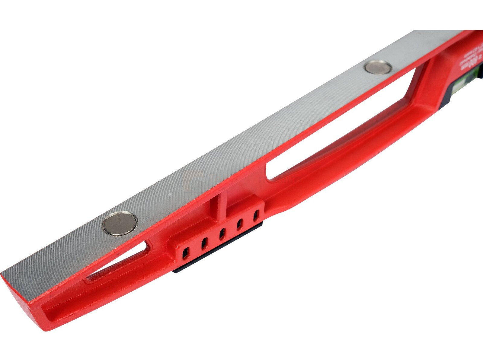 Pildil on näha punane YATO vesilood pikkusega 600 mm, millel on metallist pind ja magnetid.