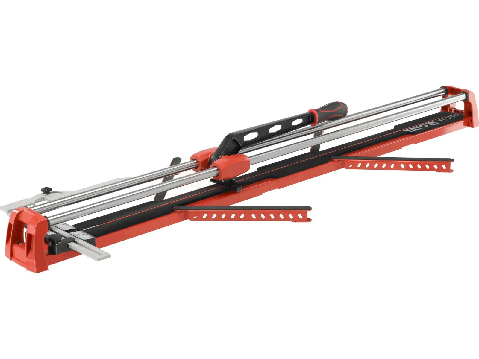 Pildil on Yato PROFESSIONAL TILE CUTTER 1200 MM, punane ja must plaatide lõikur, mis on mõeldud plaatide täpseks lõikamiseks.