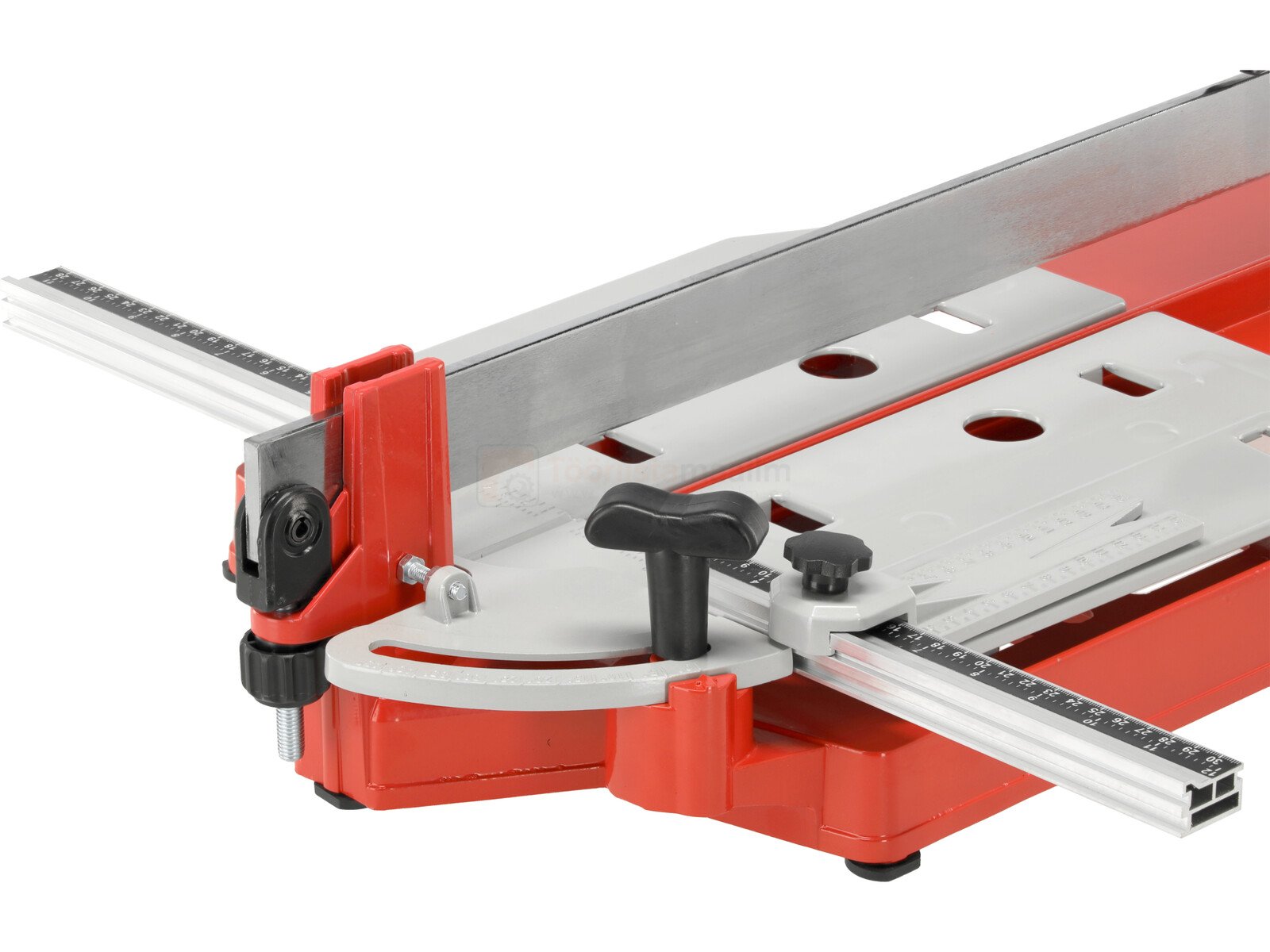 Pildil on näha YATO plaadilõikur 630 mm, millega saab lõigata kuni 14 mm paksuseid plaate.