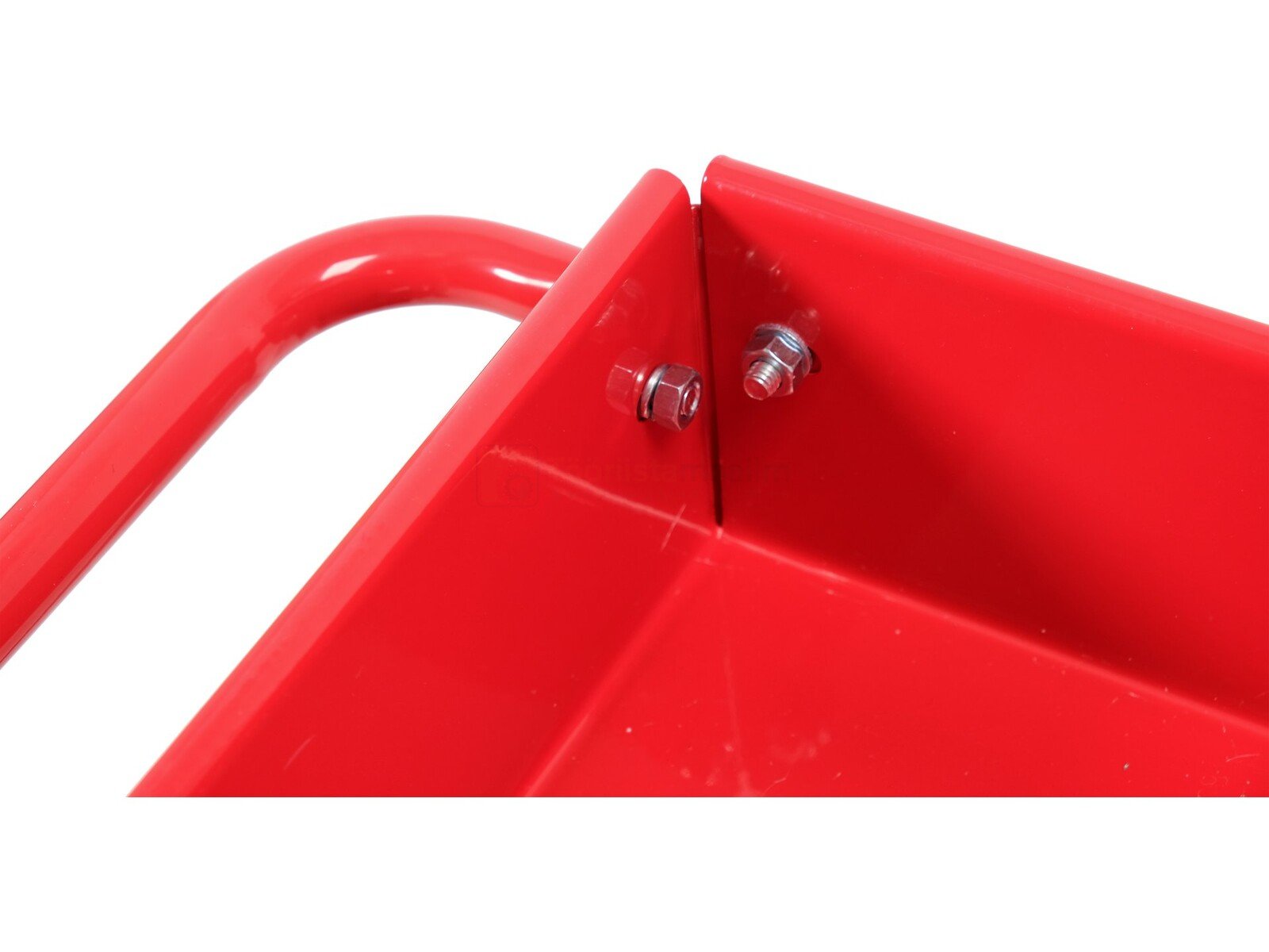 Pildil on näha YATO tööriistakäru punaseks värvitud nurkade kinnituskoht koos poltidega, mille külge on kinnitatud...