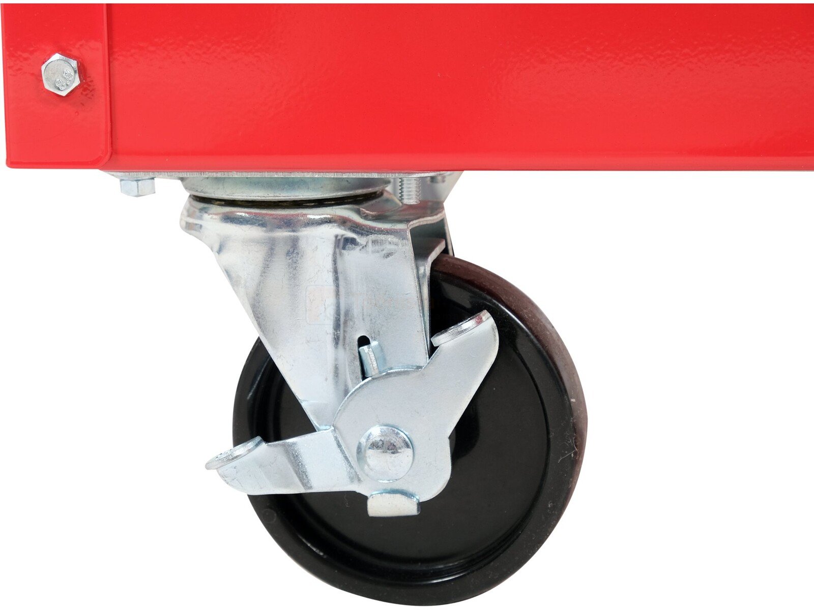 Pildil on näha YATO tööriistakäru ratas koos piduriga, mis on kinnitatud punase metallraami külge.