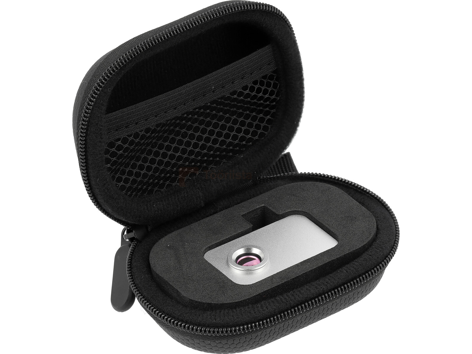 Pildil on avatud musta ümbrise sees YATO termokaamera, millel on USB-C pesa Android seadmele ja eemaldatav makro-objektiiv.