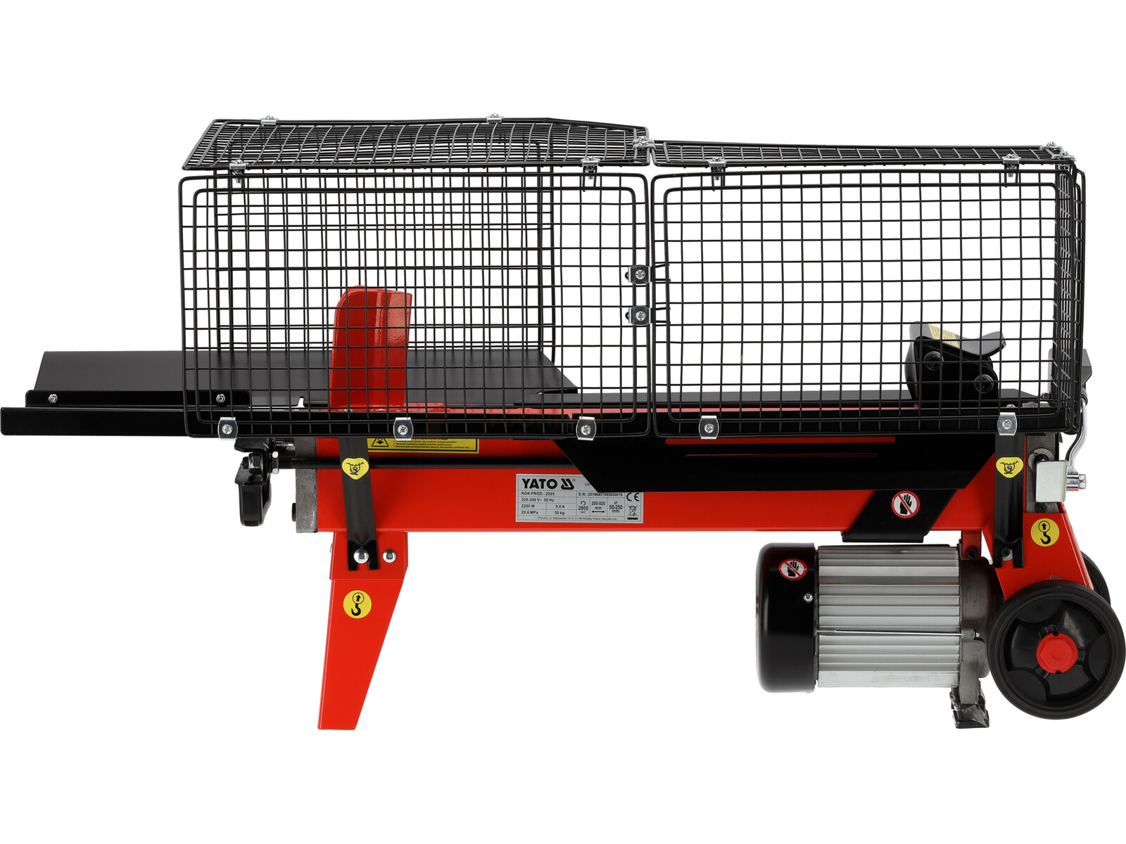 Pildil on YATO puulõhkuja, millel on turvavõrk, punane korpus ja rattad, et seda oleks lihtne liigutada.