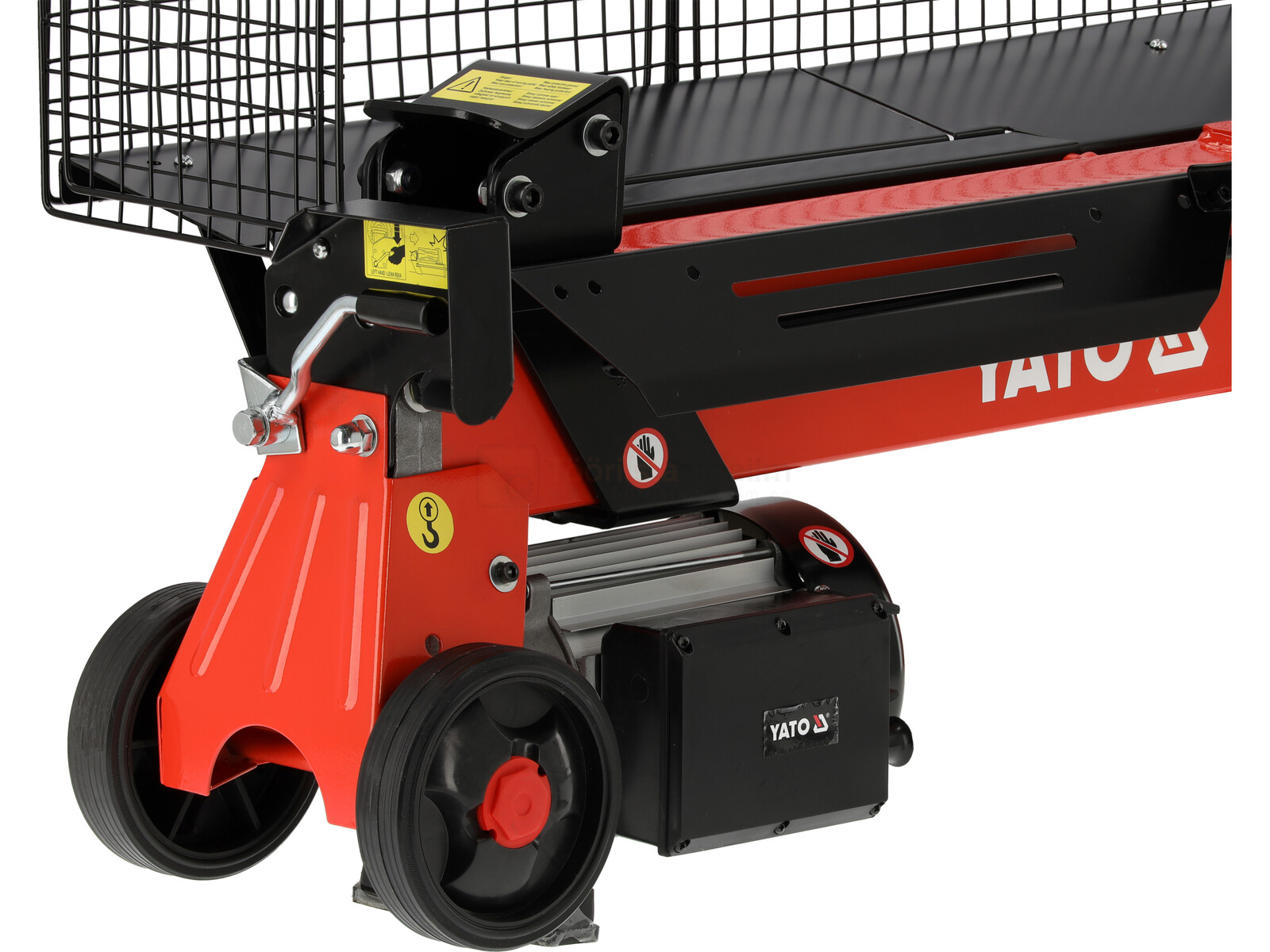 Pildil on näha YATO puulõhkuja, millel on rattad, korv ja mootor.