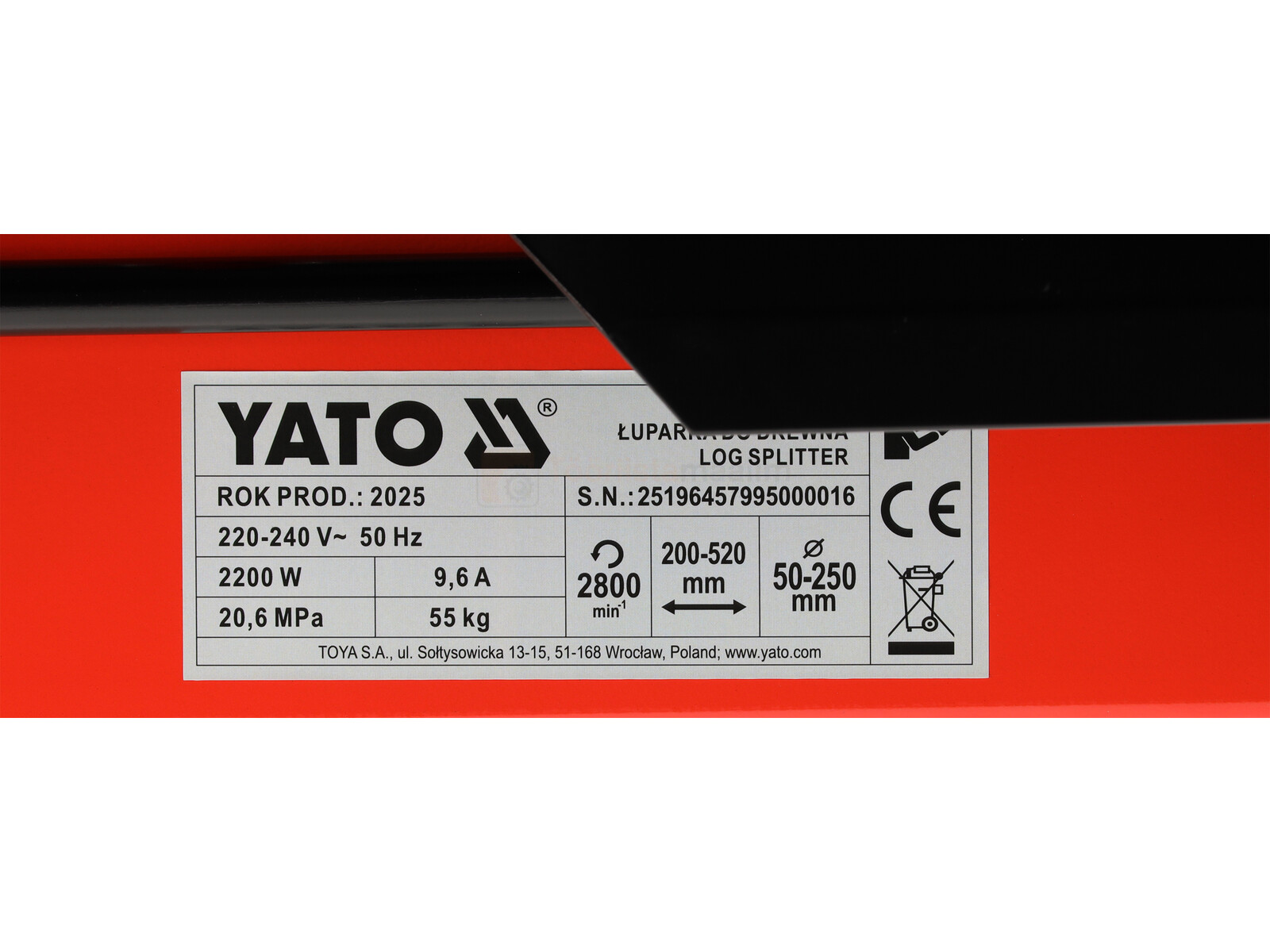 Pildil on Yato puulõhkuja andmesilt, mis näitab tehnilisi andmeid nagu pinge, võimsus, voolutugevus ja lõhkumisjõud.