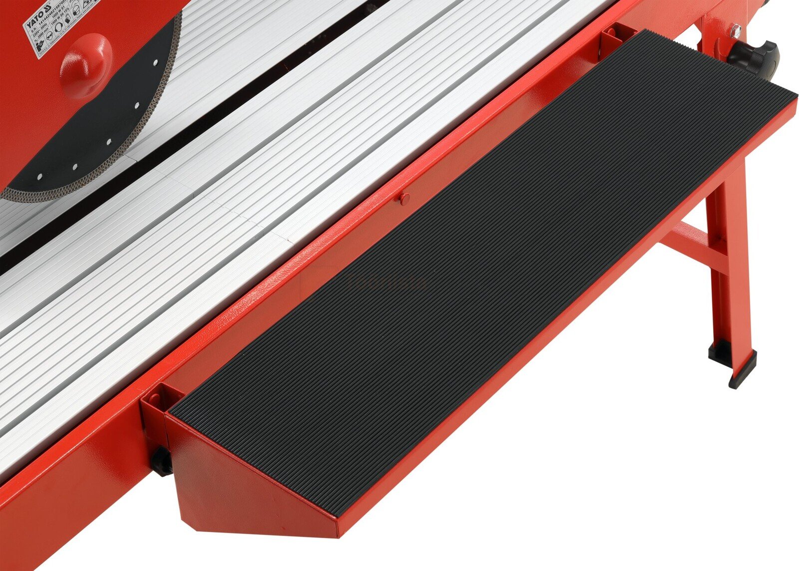 Pildil on näha Yato plaadilõikuri detail, millel on must kummikattega tugiplaatform.