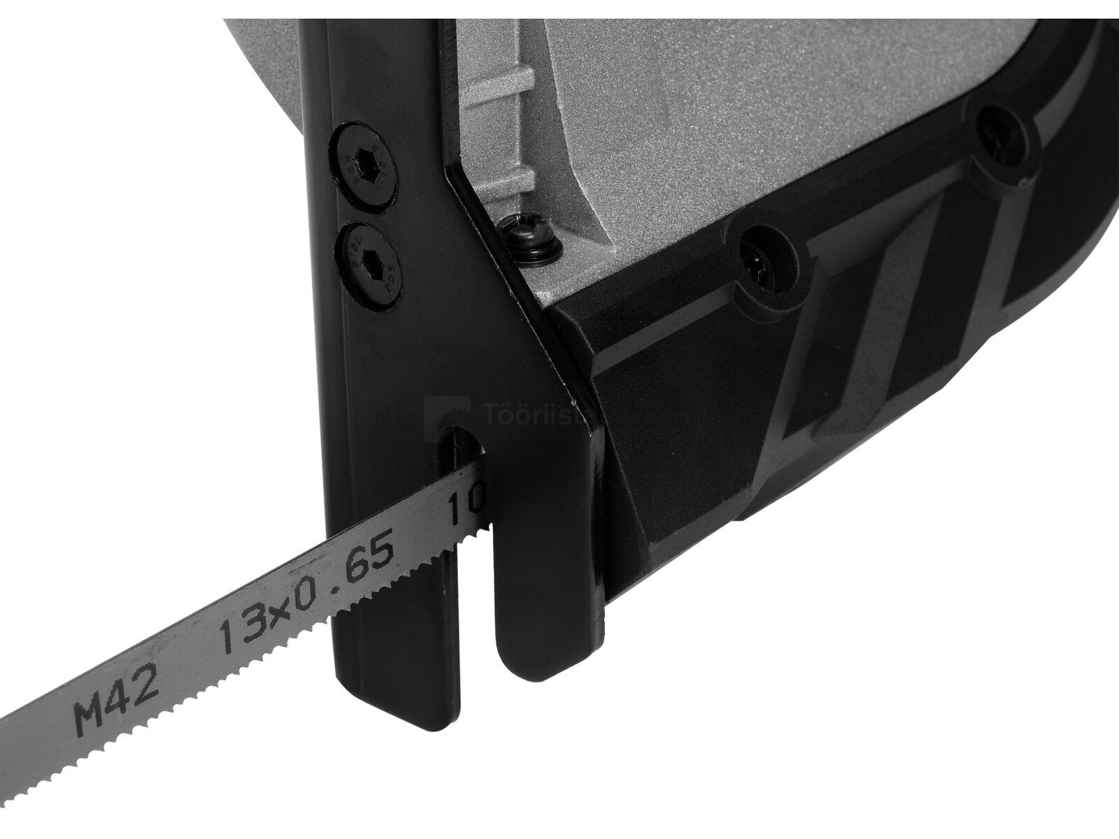 Pildil on näha Yato akulintsaagi saelehte, mis on paigaldatud sae korpusesse.