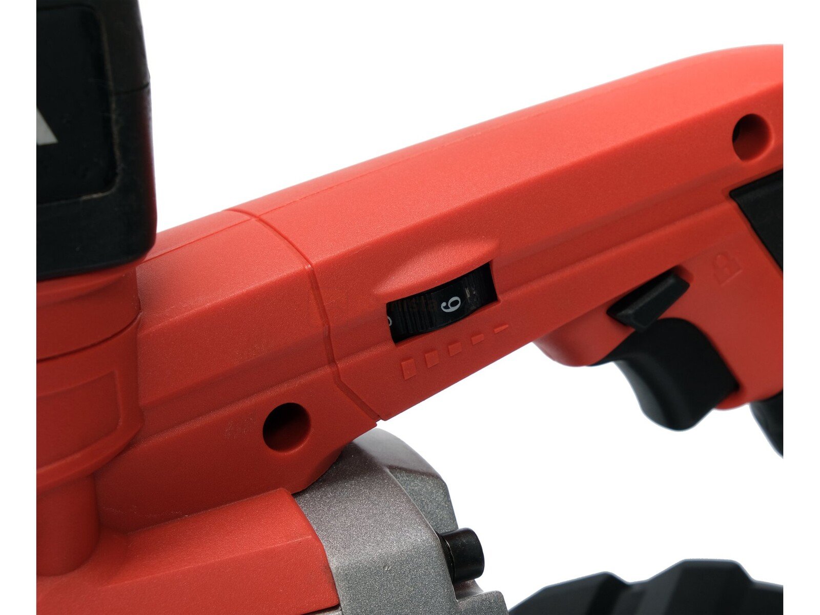 Pildil on näha YATO akulintsaagi korpus koos kiiruse reguleerimise lülitiga.