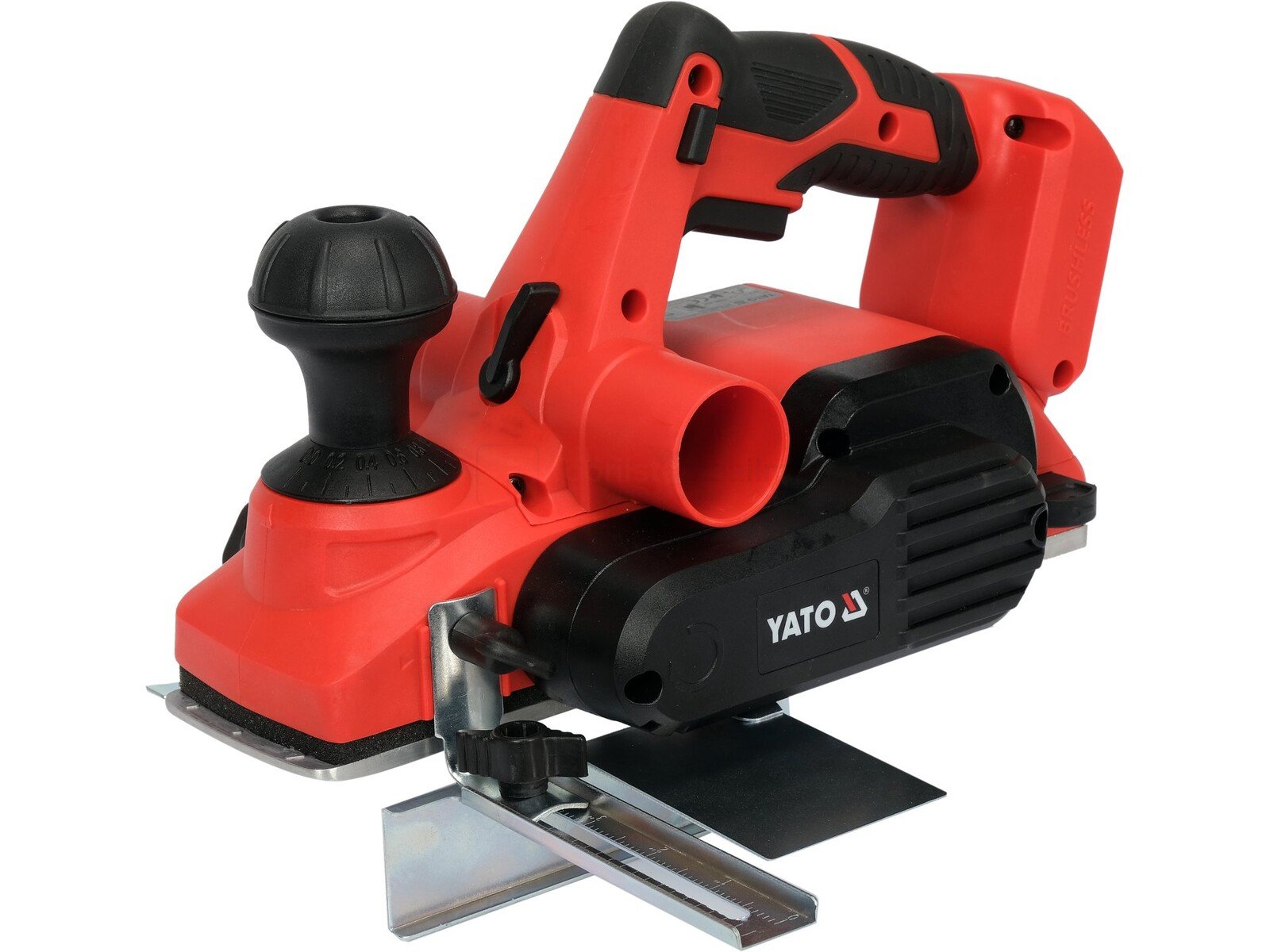Pildil on punane ja must YATO akuhöövel 18V ilma akude ja laadijata, koos põhjaga, millel on metallist kaitse.