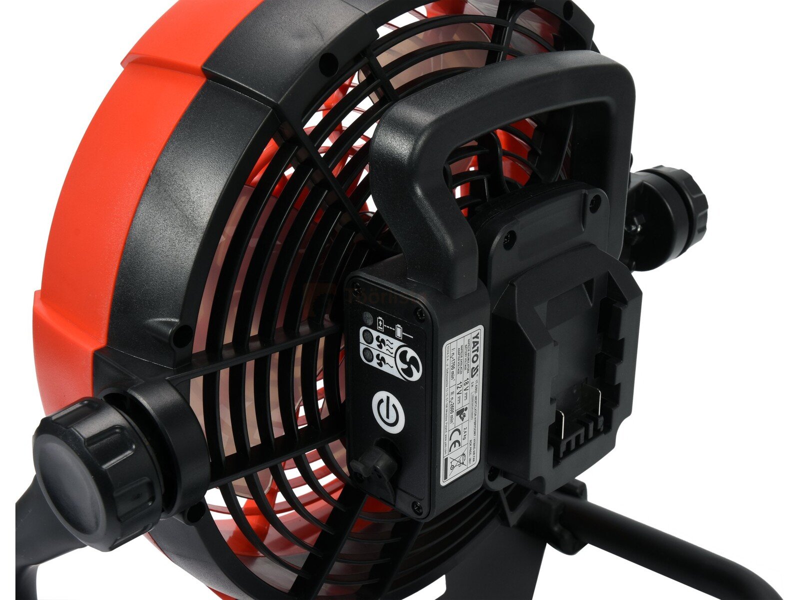 Pildil on Yato aku- ja võrgutoitel ventilaator, millel on näha ventilaatori korpus, käepide, juhtnupud ja aku pesa.