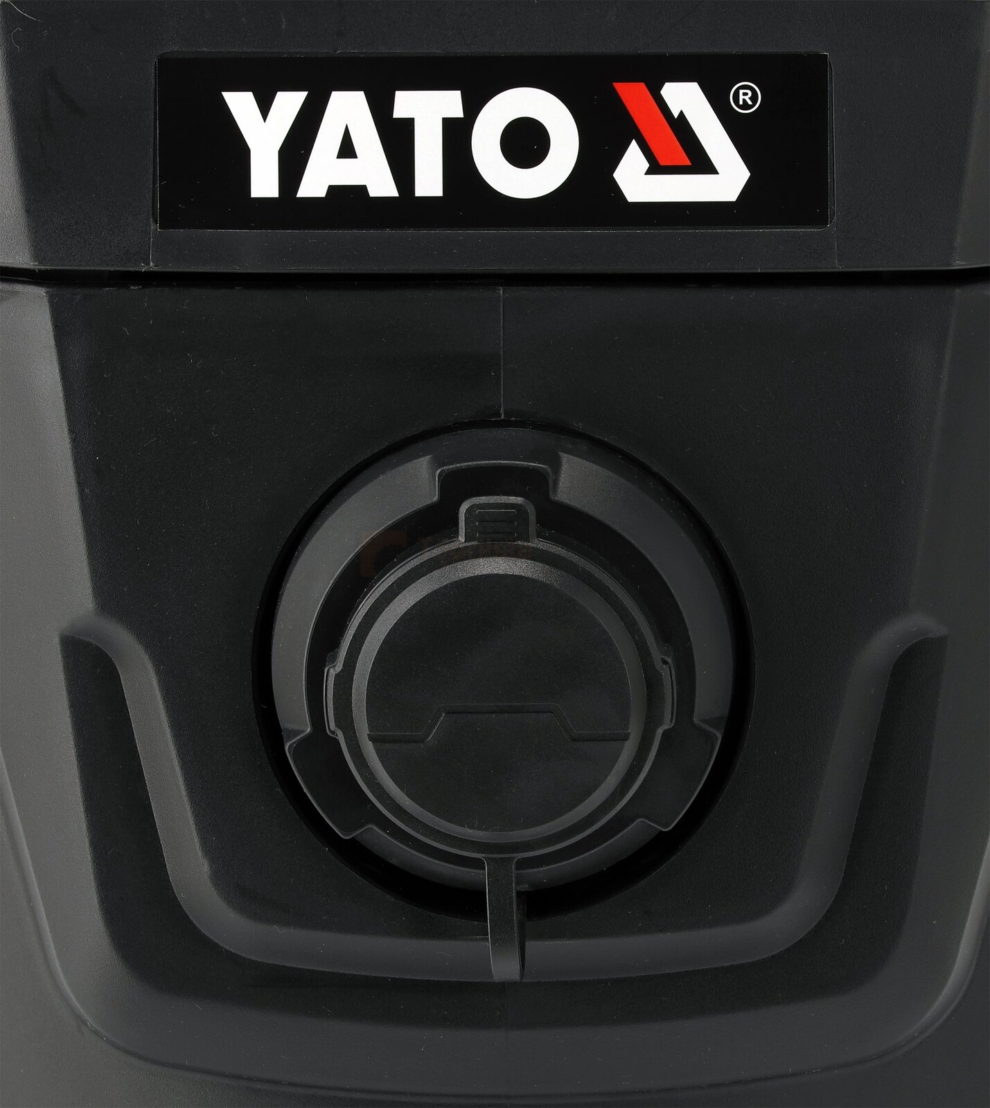 Pildil on Yato tolmuimeja, millel on näha brändi logo ja tolmuimeja korpuse detailid, sealhulgas filtri puhastusnupp.