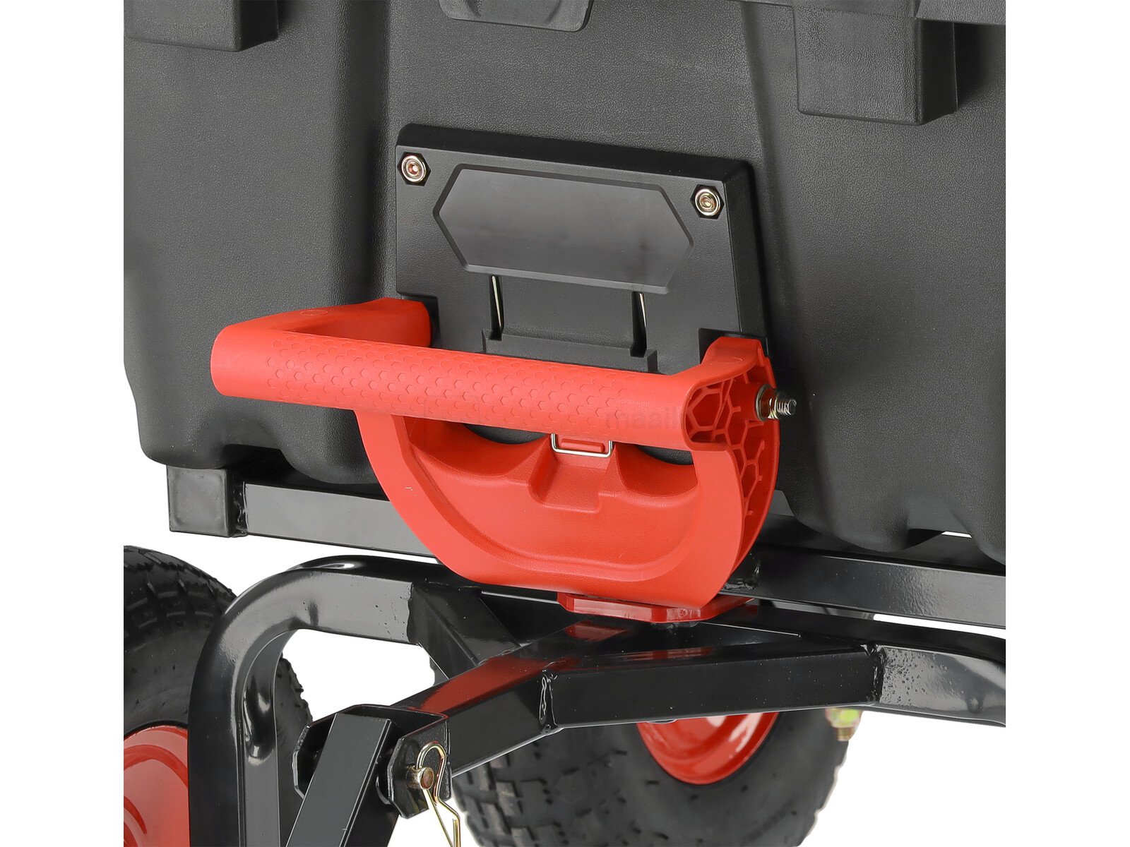 Pildil on näha YATO kallutava kastiga aiakäru XXL 550 kg detail, millel on punane käepide ja kinnitus mehhanism.