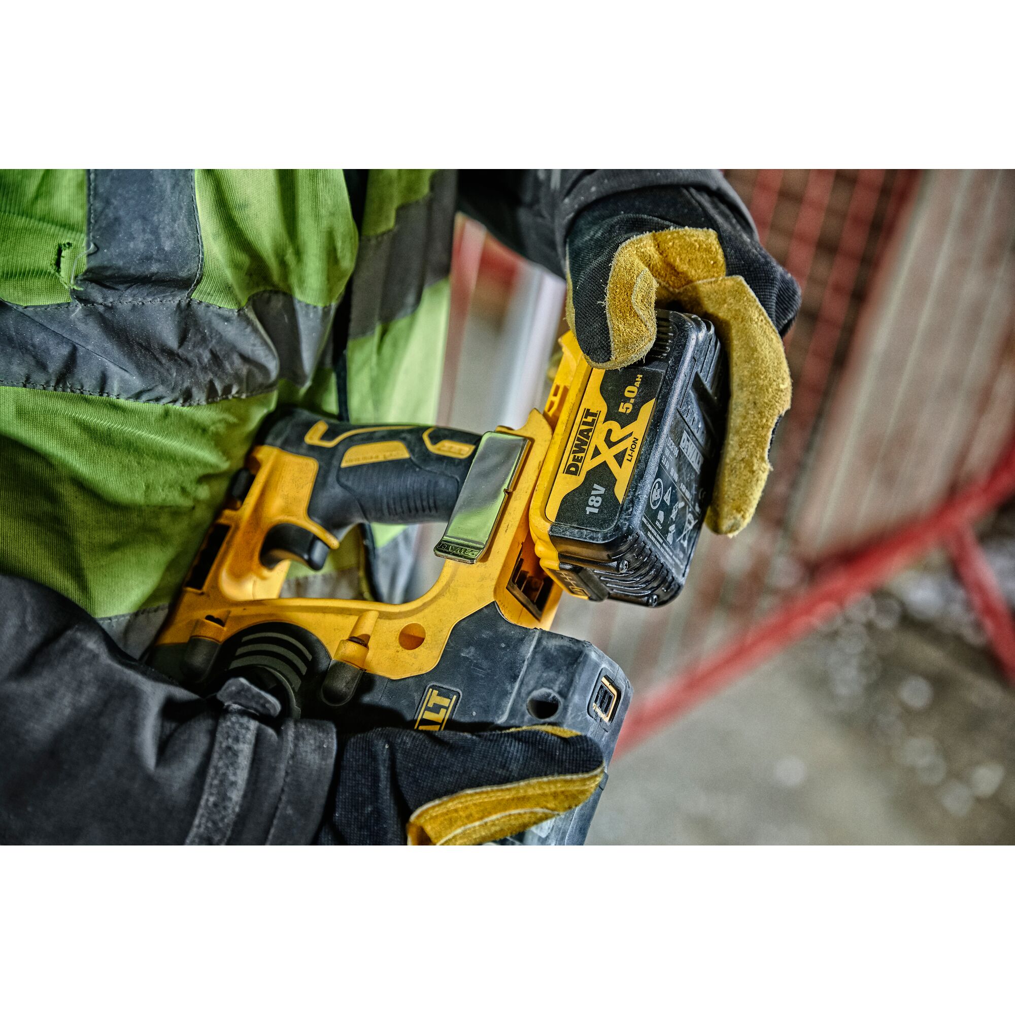 Аккумуляторный перфоратор DeWalt DCH274P2T