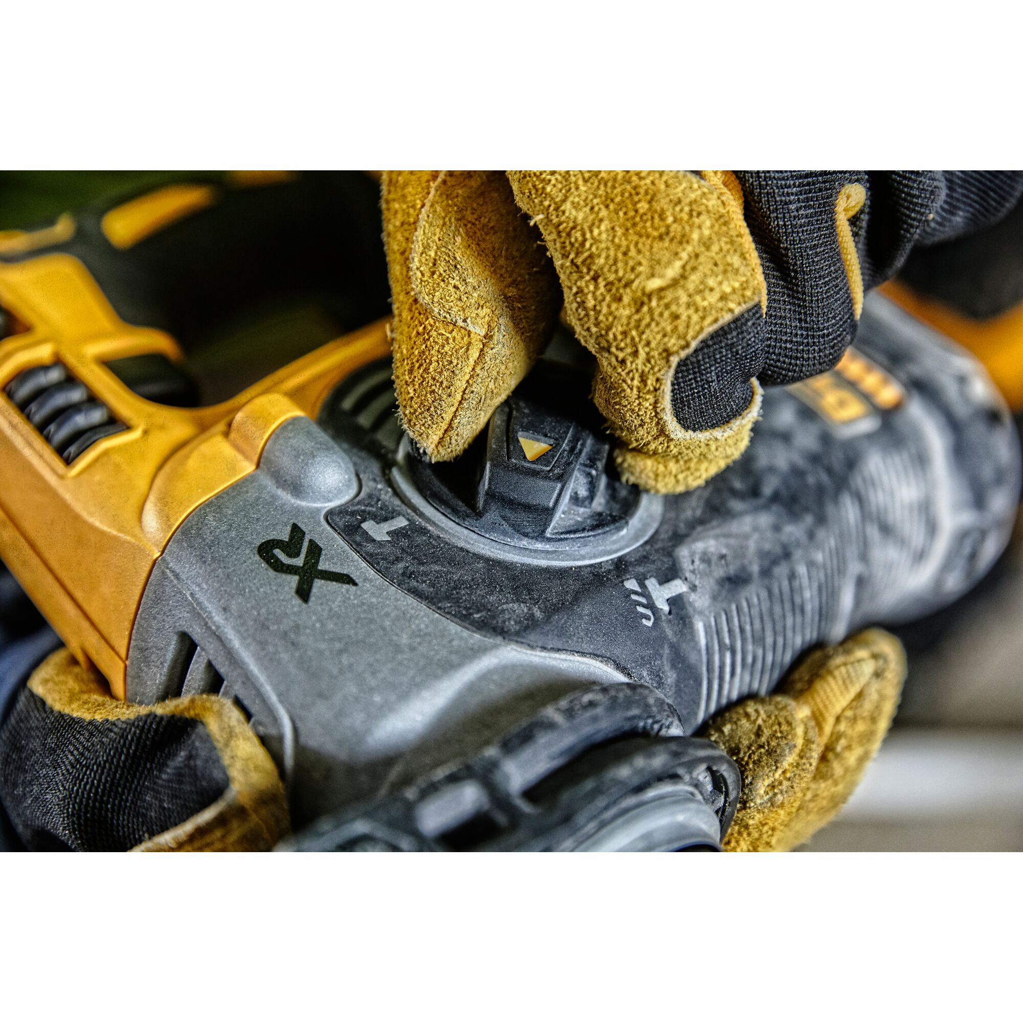 Аккумуляторный перфоратор DeWalt DCH274P2T