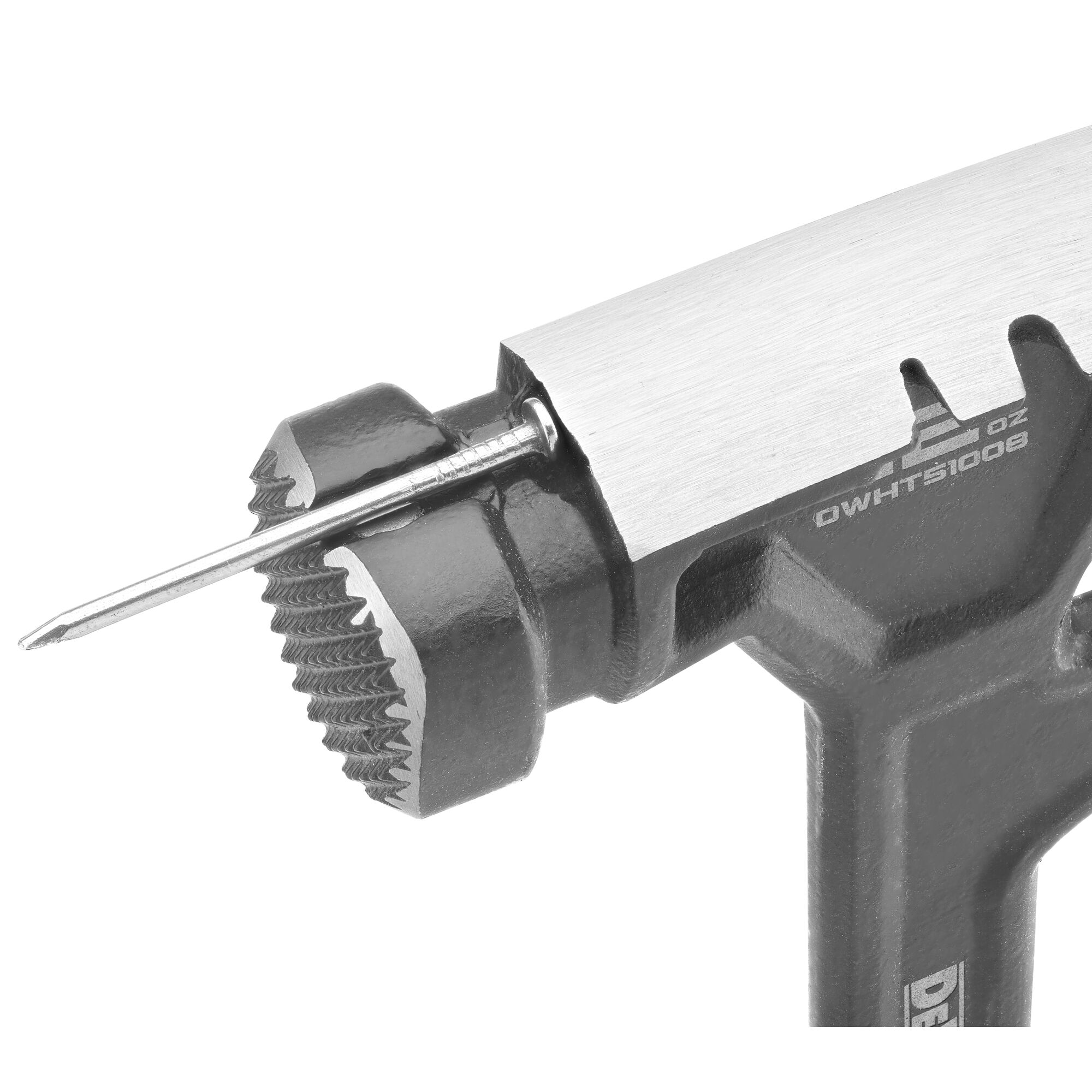 Pildil on DeWalt lammutusvasar 624 g, mis hoiab kinni naela.
