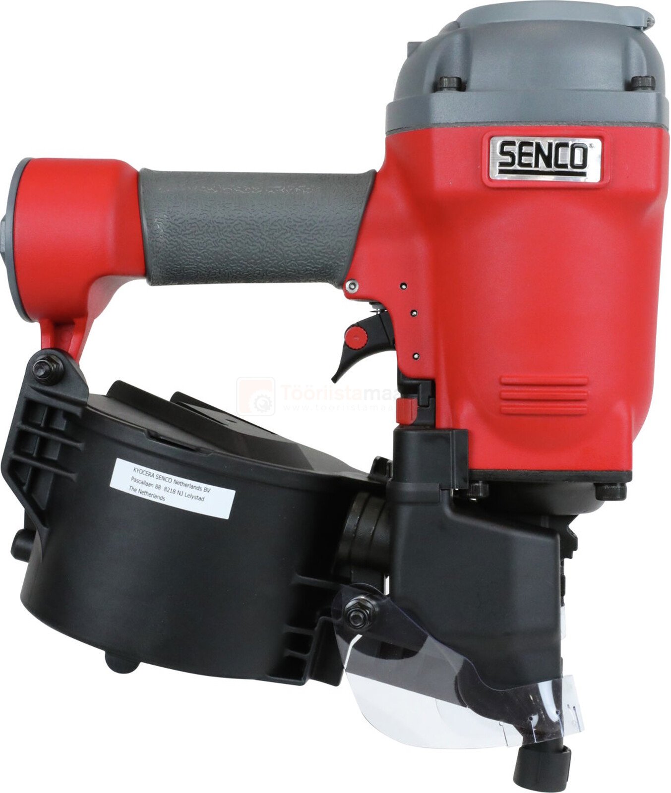 Pildil on punane ja hall SENCO rullnaelapüstol SCN75, millel on musta värvi naelakassett ja läbipaistev kaitsekilp.
