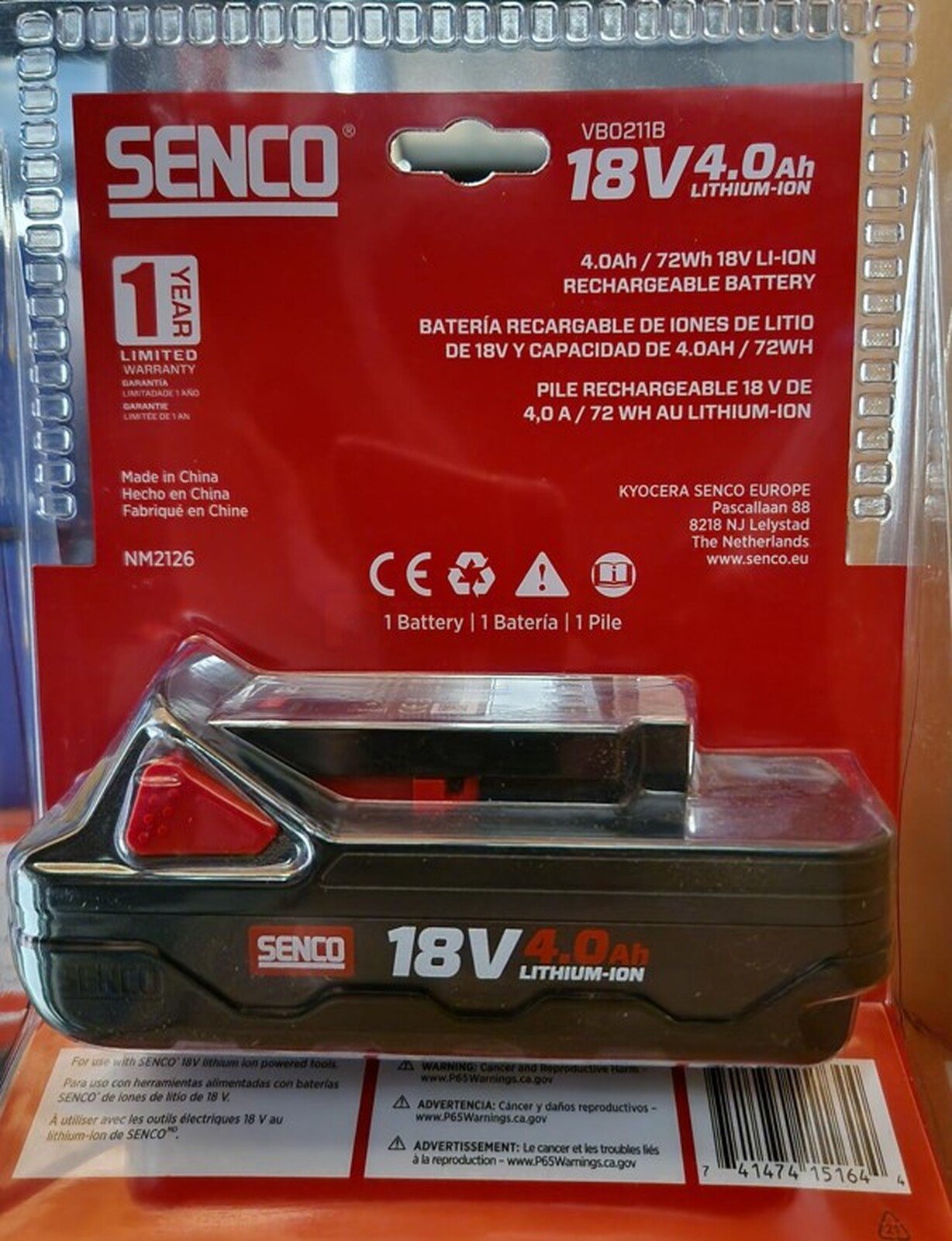 Pildil on SENCO aku, täpsemalt 18 V 4,0 Ah Fusion/DuraSpin aku, mis on pakendatud ja nähtav.