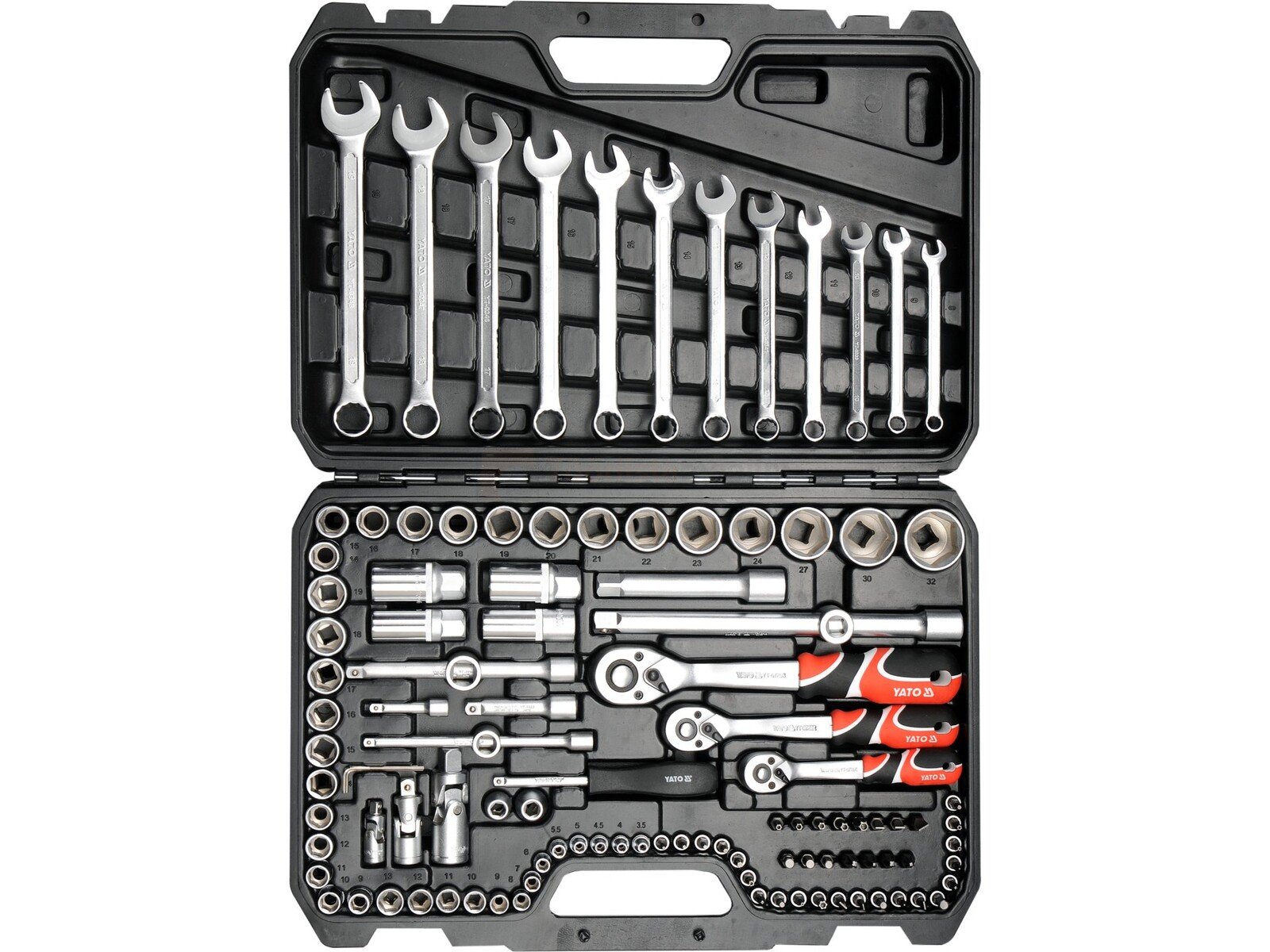 Pildil on avatud YATO 111-osaline tööriistakomplekt, mis sisaldab erinevaid mutrivõtmeid, padrunvõtmeid ja muid tööriistu.