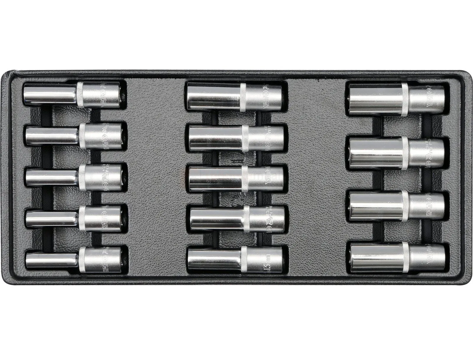 Pildil on Yato PVC alus, mis sisaldab 14 sügavpesa 1/2 suurusega.