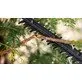 Pildil on näha Bosch akutoitega hekilõikur EasyHedgeCut 18V-44-11, mis lõikab läbi oksa.