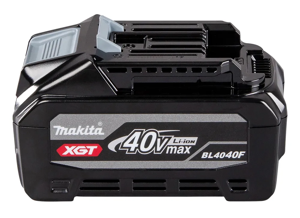 Pildil on must Makita aku BL4040F 40V 4,0Ah XGT, millel on hallid detailid ja valge kirjapilt.