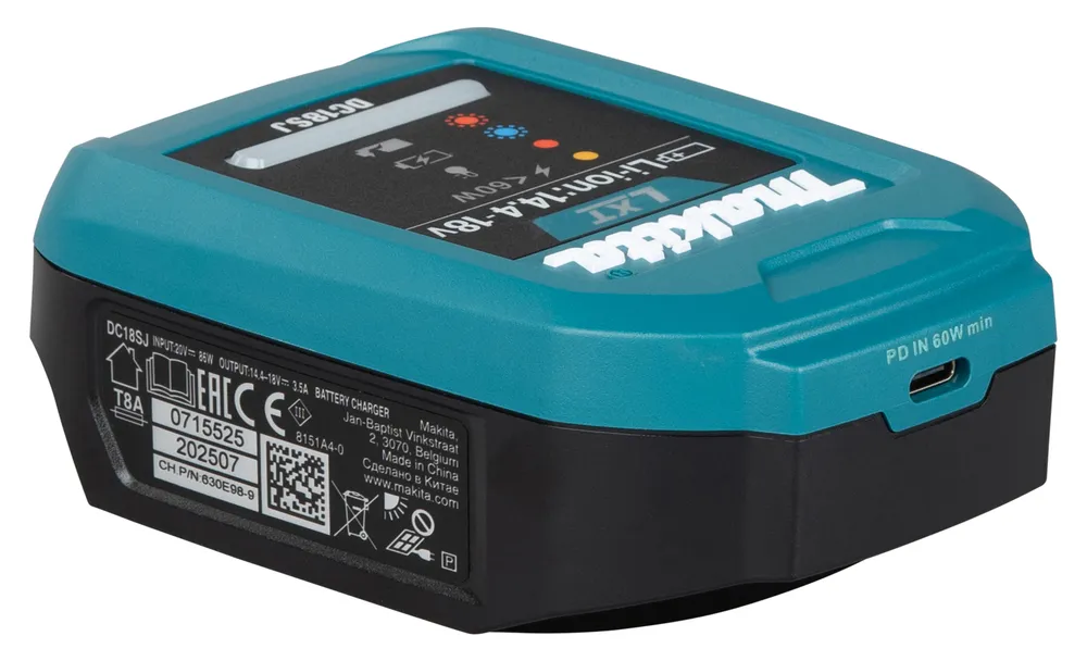 Pildil on Makita akulaadija DC18SJ, millel on USB-PD pesa ja mis näitab ka laadimisolekut.