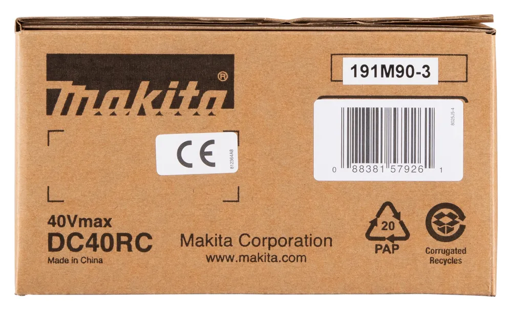 Pildil on Makita akulaadija XGT DC40RC karp, millel on logo, toote nimi, sertifikaat ja taaskasutusmärgid.
