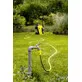 Pildil on näha aias kasutuses olev Kärcher survepesur K 5 Comfort Premium Garden, mille voolik on ühendatud kraaniga ning...