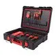 Pildil on avatud Milwaukee PACKOUT™ 62-osaline elektrikule mõeldud tööriistakomplekt, mis sisaldab erinevaid tööriistu...