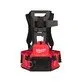 Pildil on Milwaukee M18 BBPFP2-301 akutoitel survepihusti, mis on kinnitatud seljakotile.