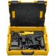 Pildil on REMS torupress Mini-Press 22V ACC Basic-Pack plastkohvris, mis sisaldab torupressi, laadijat ja ühte 2,5 Ah akut.