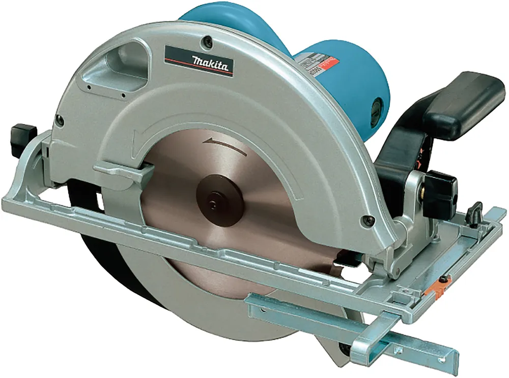Pildil on näha Makita 5903RK ketassaag, mis on valmistatud metallist ja sinisest plastikust.