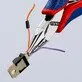 Pildil on Knipex 64 22 115 lõiketangid, mis lõikavad juhtmeid ja hoiavad kinni elektroonilisest komponendist.