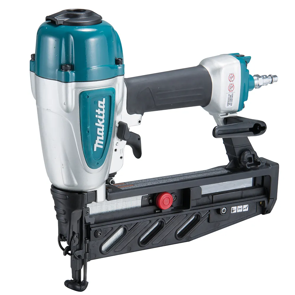 Pildil on näha Makita liistunaelapüstol AF601, millel on metallist ja plastikust osad, must käepide ja türkiissinine kaitse.