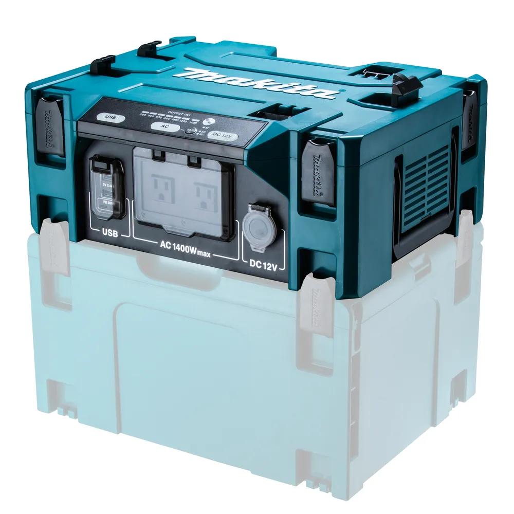 Pildil on Makita akuinverter BAC01, mis on paigutatud alusele ja millel on näha erinevad pistikud ja nupud.