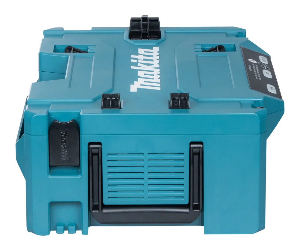 Pildil on Makita akuinverter BAC01, mis on toodud valge tausta ees.