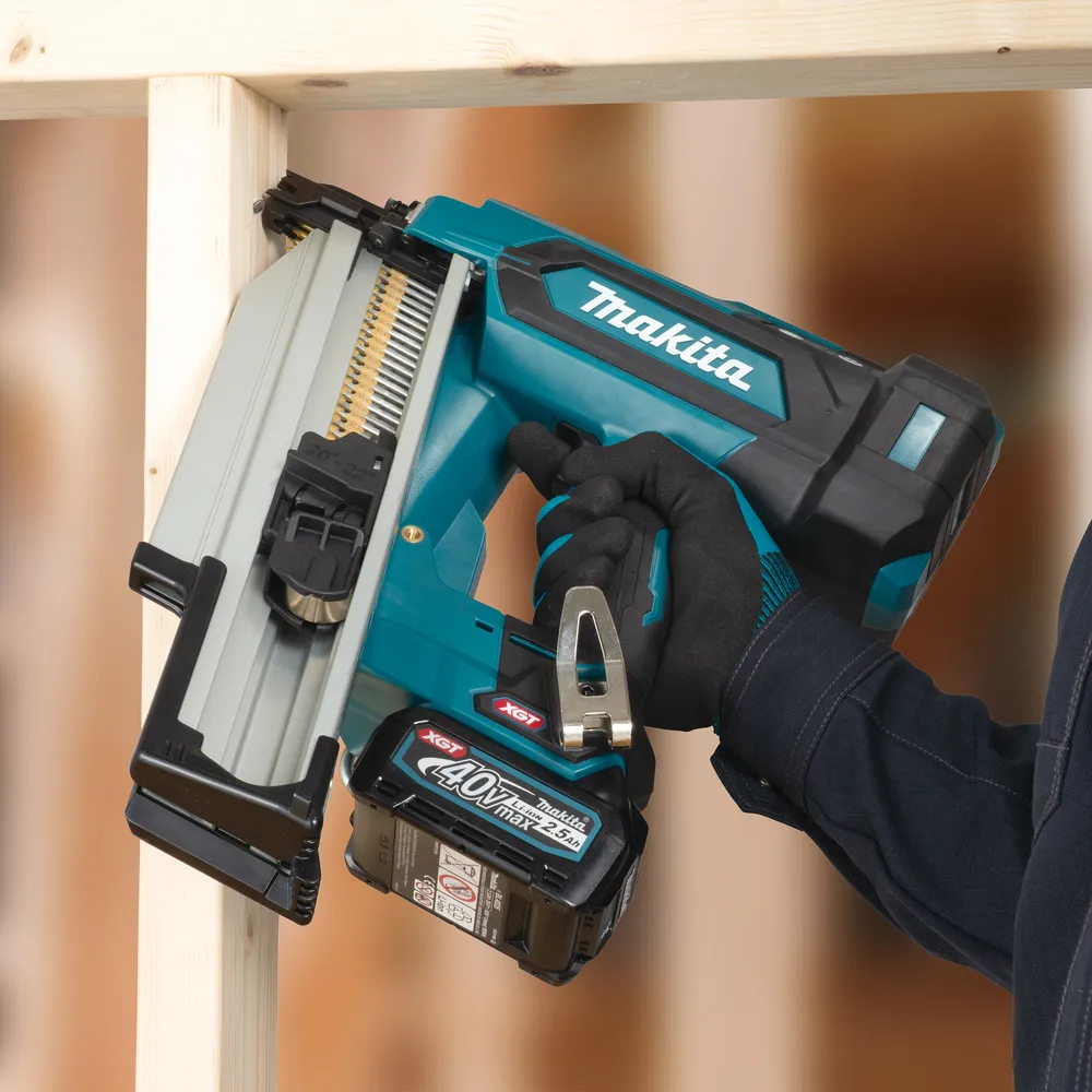 Makita аккумуляторный гвоздезабивной пистолет BN002GZ, без аккумулятора и зарядного устройства